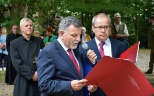 Odbudowany kopiec już poświęcony i odsłonięty (6)