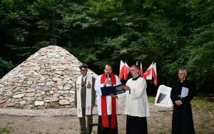 Odbudowany kopiec już poświęcony i odsłonięty (1)