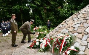 Odbudowany kopiec już poświęcony i odsłonięty (7)