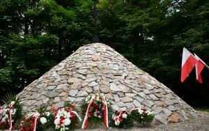 Odbudowany kopiec już poświęcony i odsłonięty (1)