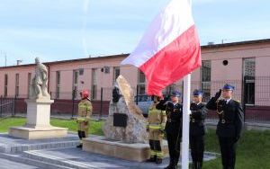 Starosta kielecki Mirosław Gębski uczestniczył w uroczystym apelu PSP (7)
