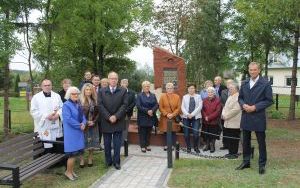 Pomnik po renowacji już odsłonięty (8)