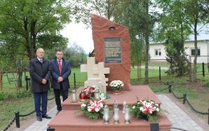 Pomnik po renowacji już odsłonięty (9)