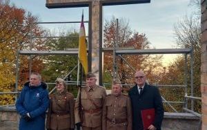 Krzyż morowy stanął na Świętym Krzyż (1)