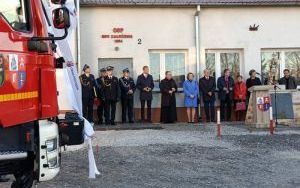 Druhowie z nowym wozem (1)