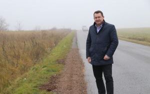 Drogowcy pracują przy bieżącym utrzymaniu dróg (2)