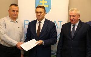 Podpisaliśmy kolejne umowy na rozbudowy dróg powiatowych (11)