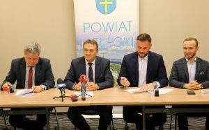 Podpisanie umowy na przebudowę drogi powiatowej Bobrza - Przyjmo (9)