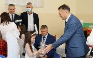 Starosta kielecki Mirosław Gębski z życzeniami u seniorów (12)