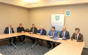 Umowa na e-geodezję podpisana  (1)