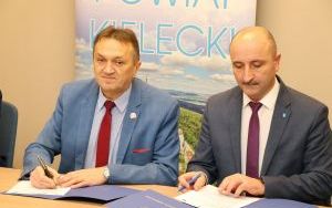 Umowa na e-geodezję podpisana  (3)