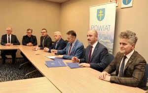 Umowa na e-geodezję podpisana  (4)