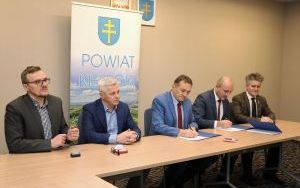 Umowa na e-geodezję podpisana  (1)