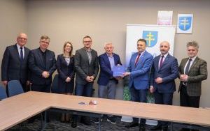 Umowa na e-geodezję podpisana  (2)