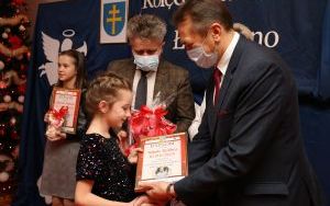 III Powiatowy Przegląd Kolęd i Pastorałek w Łopusznie  (2)