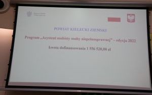 Podpisanie umowy na asystentów osobistych osób niepełnosprawnych  (3)