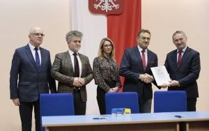 Podpisanie umowy na asystentów osobistych osób niepełnosprawnych  (4)
