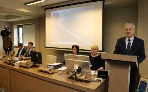 Wręczyliśmy akty nadania tytułów Honorowy Obywatel Powiatu Kieleckiego i Zasłużony dla Powiatu Kieleckiego (2)