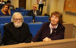 Wręczyliśmy akty nadania tytułów Honorowy Obywatel Powiatu Kieleckiego i Zasłużony dla Powiatu Kieleckiego (7)