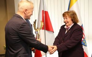 Wręczyliśmy akty nadania tytułów Honorowy Obywatel Powiatu Kieleckiego i Zasłużony dla Powiatu Kieleckiego (1)