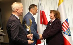 Wręczyliśmy akty nadania tytułów Honorowy Obywatel Powiatu Kieleckiego i Zasłużony dla Powiatu Kieleckiego (2)