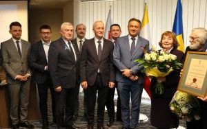 Wręczyliśmy akty nadania tytułów Honorowy Obywatel Powiatu Kieleckiego i Zasłużony dla Powiatu Kieleckiego (7)