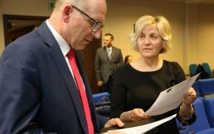 Wręczyliśmy akty nadania tytułów Honorowy Obywatel Powiatu Kieleckiego i Zasłużony dla Powiatu Kieleckiego (8)