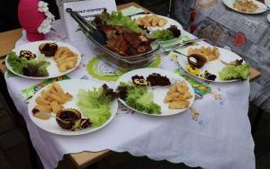 Kolorowy kiermasz w Chmielniku (8)
