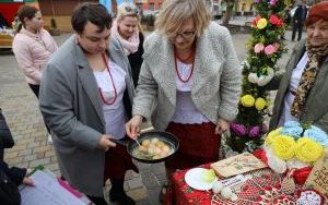 Kolorowy kiermasz w Chmielniku (8)