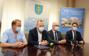 Podpisanie umowy w szpitalu na Prostej  (1)