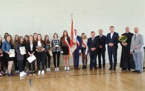 Pożegnanie absolwentów w powiatowy szkołach  (1)