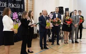 Pożegnanie absolwentów w powiatowy szkołach  (8)