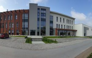 POWIATOWY ZESPÓŁ SZKÓŁ W ŁOPUSZNIE (1)