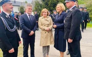 Strażacy z nowym wozem (1)