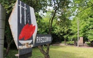Oddali hołd pomordowanym z gminy Mniów (1)