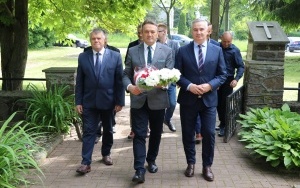 Oddali hołd pomordowanym z gminy Mniów (4)