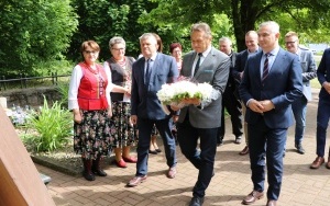 Oddali hołd pomordowanym z gminy Mniów (5)