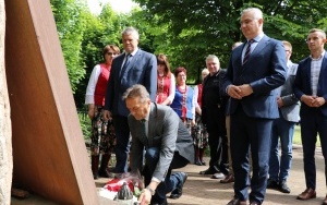 Oddali hołd pomordowanym z gminy Mniów (1)