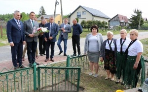 Oddali hołd pomordowanym z gminy Mniów (4)
