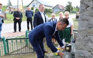 Oddali hołd pomordowanym z gminy Mniów (3)