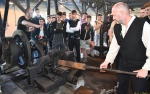Mechanicy z PZS w Łopusznie na lekcjach w Zabytkowym Zakładzie Hutniczym w Maleńcu (2)