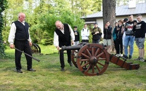 Mechanicy z PZS w Łopusznie na lekcjach w Zabytkowym Zakładzie Hutniczym w Maleńcu (9)