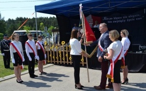 Szkoła w Marzyszu z Patronką i Sztandarem (8)