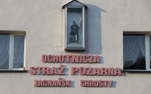 Strażacy ochotnicy z nowym wozem (1)