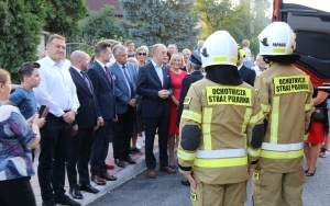 Strażacy ochotnicy z nowym wozem (4)