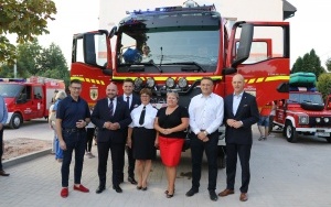 Strażacy ochotnicy z nowym wozem (3)