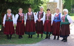Powiatowy Przegląd Zespołów Folklorystycznych i Solistów w Chmielniku  (4)