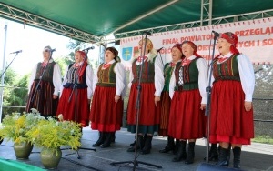 Powiatowy Przegląd Zespołów Folklorystycznych i Solistów w Chmielniku  (5)