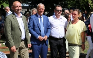 Powiatowy Przegląd Zespołów Folklorystycznych i Solistów w Chmielniku  (2)