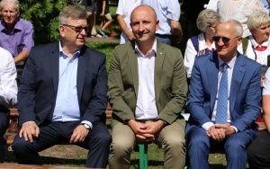 Powiatowy Przegląd Zespołów Folklorystycznych i Solistów w Chmielniku  (1)
